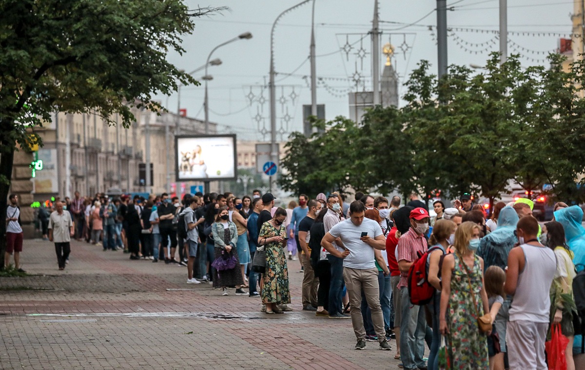 В Минске с утра выстраиваются "цепи солидарности" несогласных с итогами президентских выборов