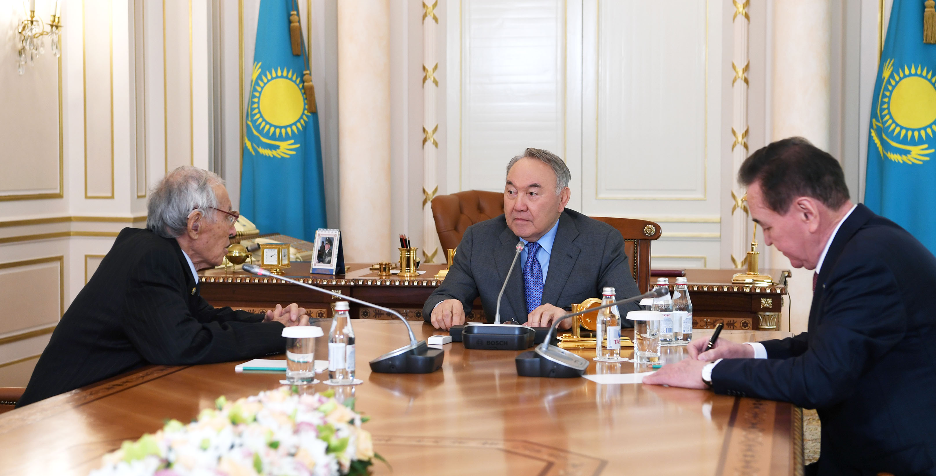 Елбасы қос академикті қабылдады