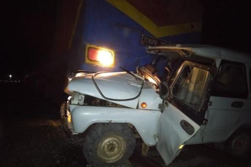 Поезд столкнулся с автомобилем в Актюбинской области