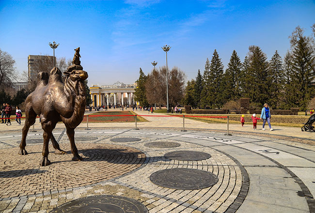 Алматының Орталық саябағына Батырхан Шүкеновтың мүсіні қойылады