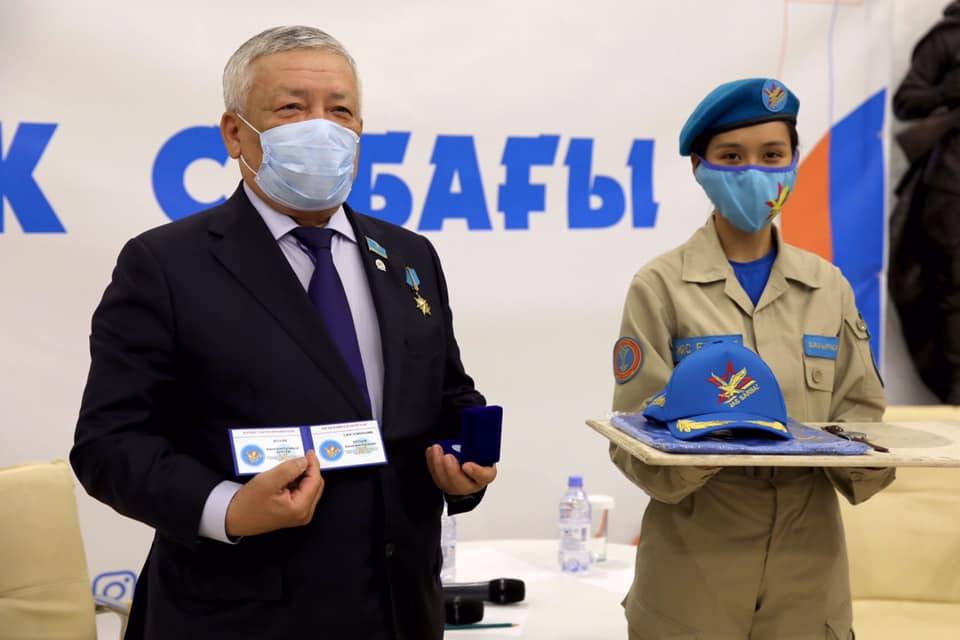 "Жас сарбаз" тәрбиеленушілері халық қаһарманы Бақытжан Ертаевпен кездесті