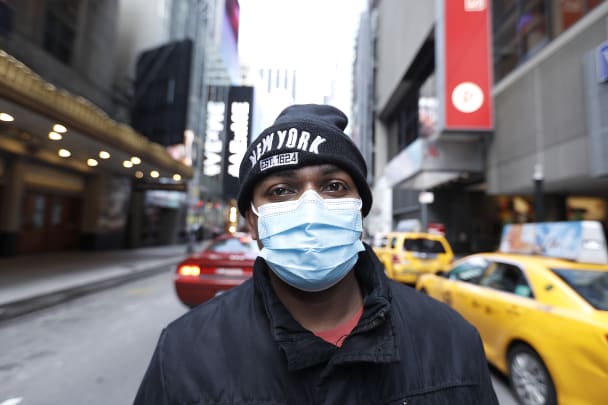 Коронавирус: Нью-Йоркте мейрамханалар мен барлар жұмысын тоқтатты