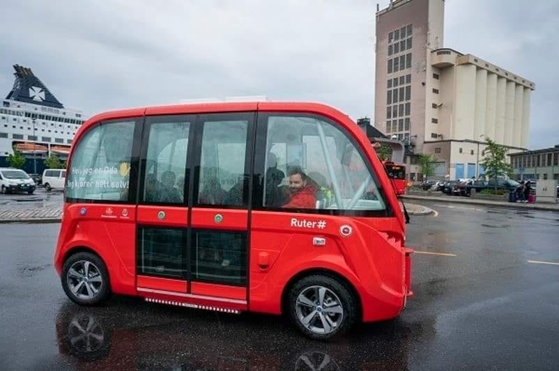 Ослода 11 орындық жүргізушісіз автобус жолға шықты