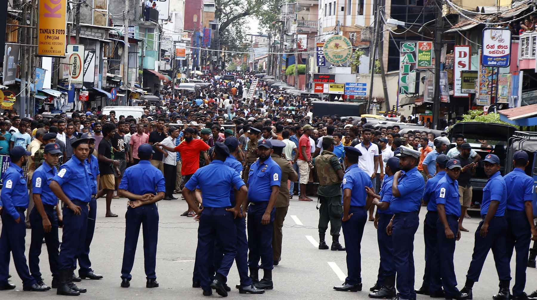 На Шри-Ланке после терактов ввели запрет на ношение закрывающей лицо одежды    