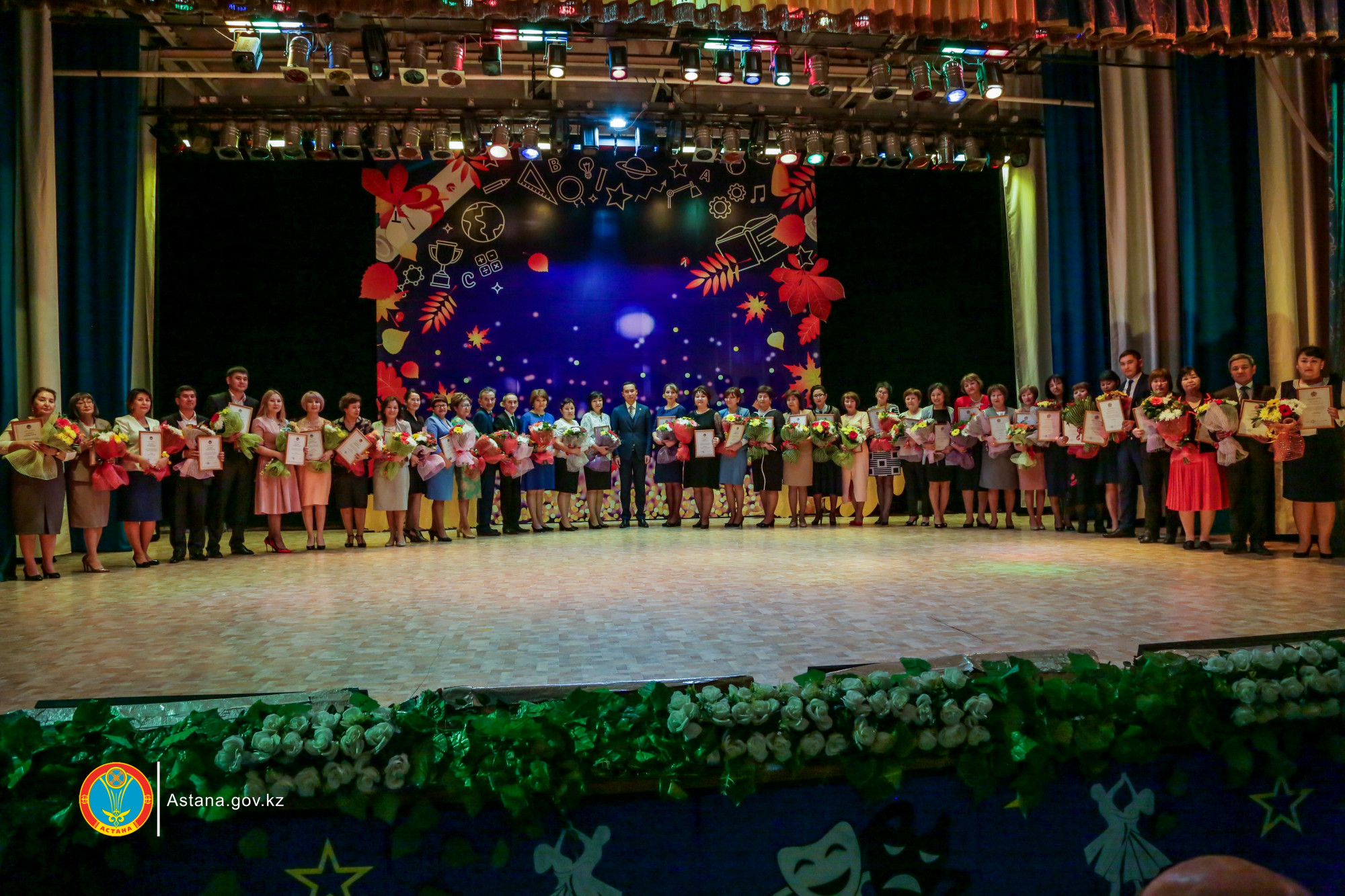 Более 100 педагогов чествовали в Астане 