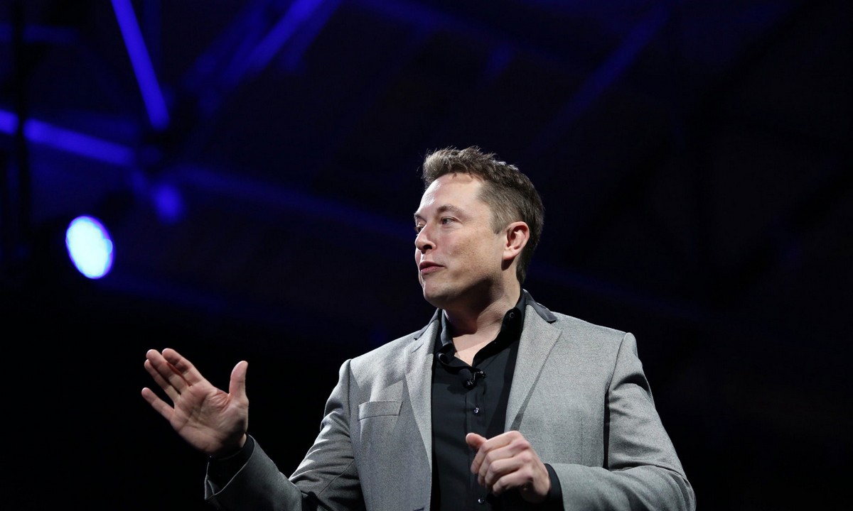 Акционеры Tesla судятся с Илоном Маском  