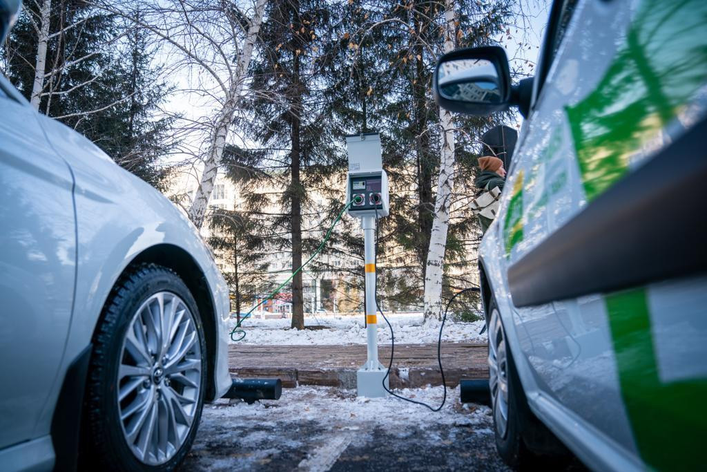 Елордада автокөліктерді қыздыруға арналған электр бағандар орнатылады