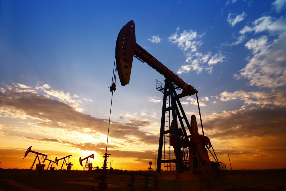 Нефть дешевеет на опасениях сокращения мирового спроса