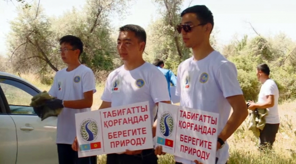 Қазақ пен қырғыздың жастары Таласты тазалады