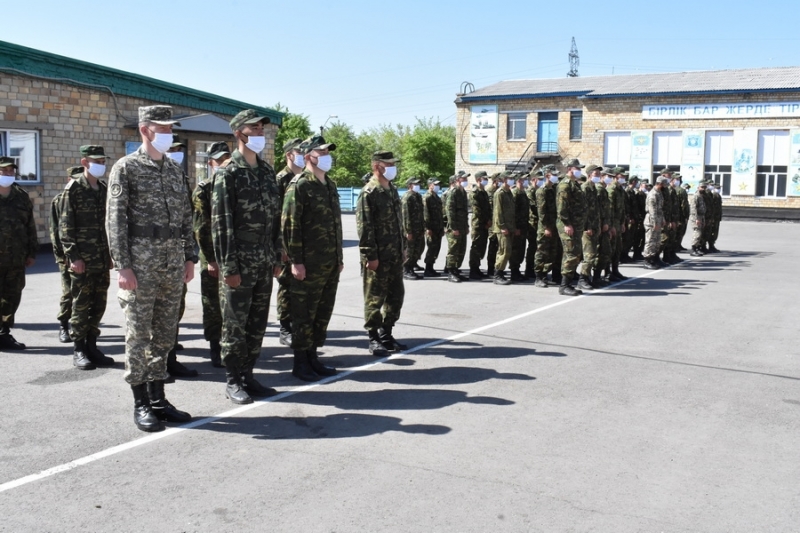 Қарағандыда карантиндік іс-шараларға қатысқан әскери міндеттілер марапатталды