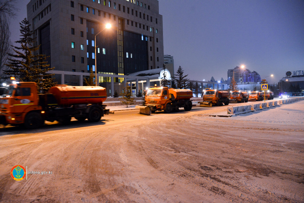 Снегопад в Астане: коммунальные службы работают в усиленном режиме