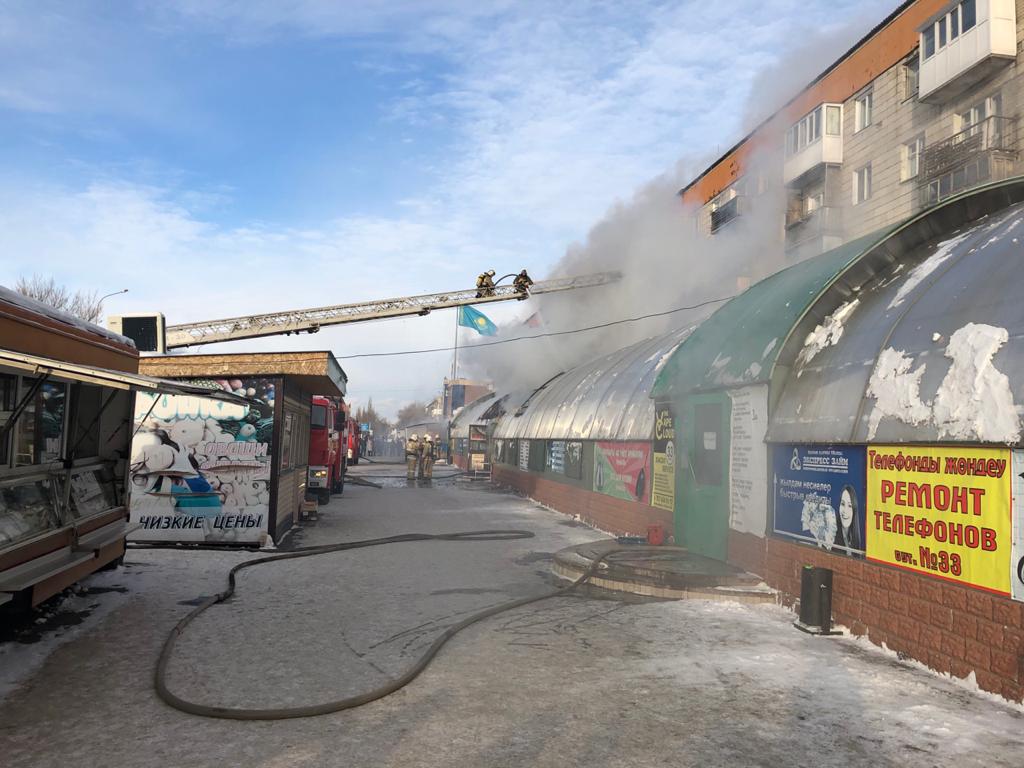 В Павлодаре горел оптово-розничный магазин