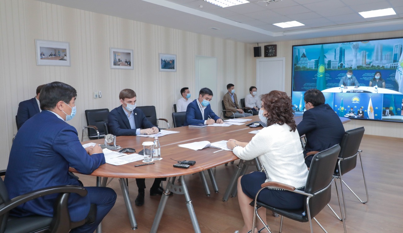 Бауыржан Байбек провел онлайн-прием граждан в Республиканской общественной приемной