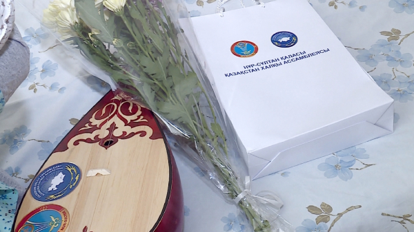 Домбыра күнінде дүниеге келген нәрестелерге ұлттық аспап тарту етілді