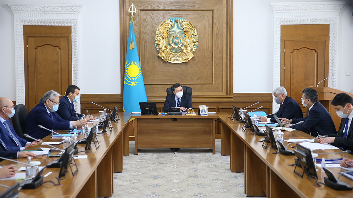 Асқар Мамин Алматы облысының даму мәселелері жөнінде кеңес өткізді 