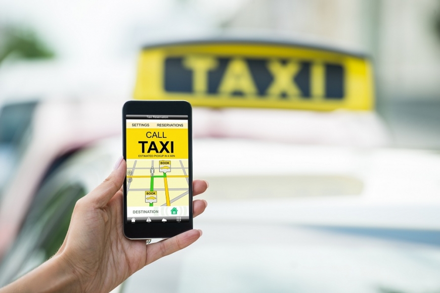 В РК хотят вывести из тени таксистов, работающих через мобильные приложения