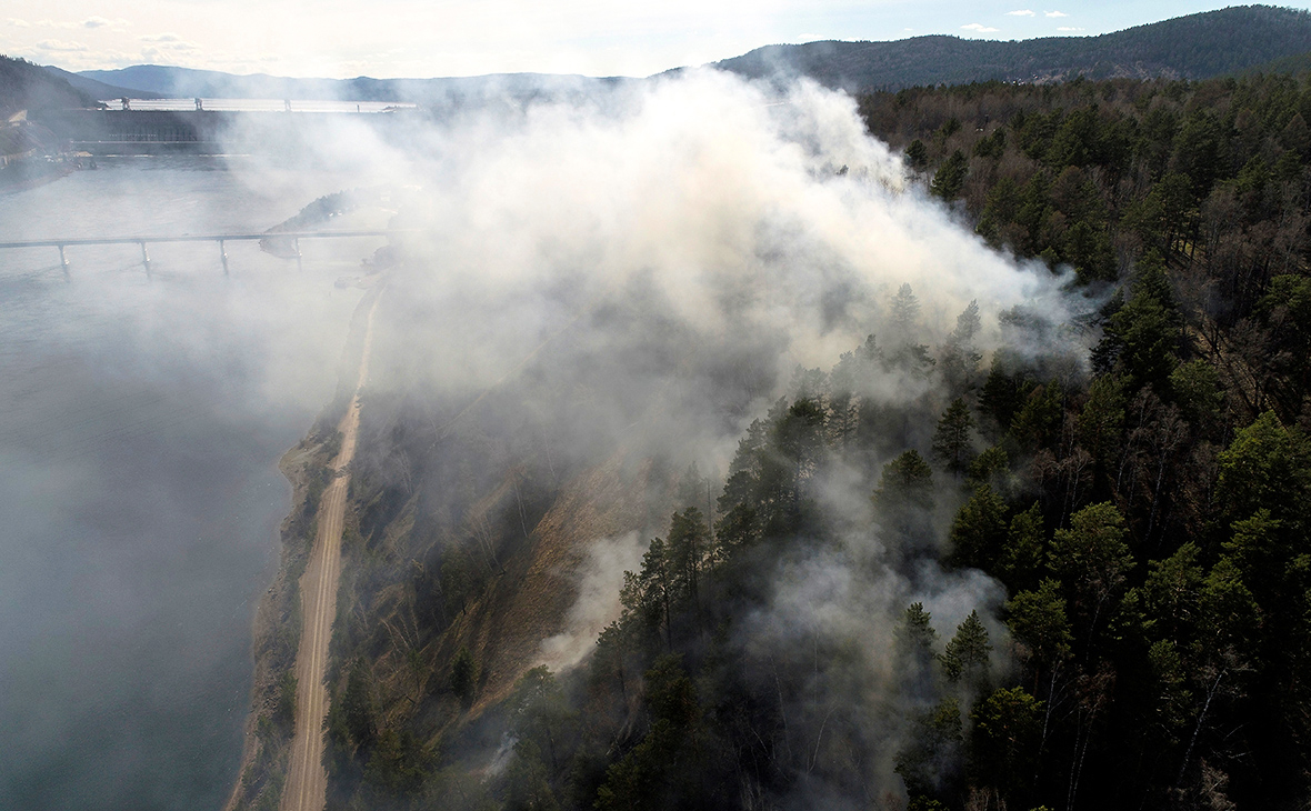 Более 170 населенных пунктов Сибири задымлены от лесных пожаров