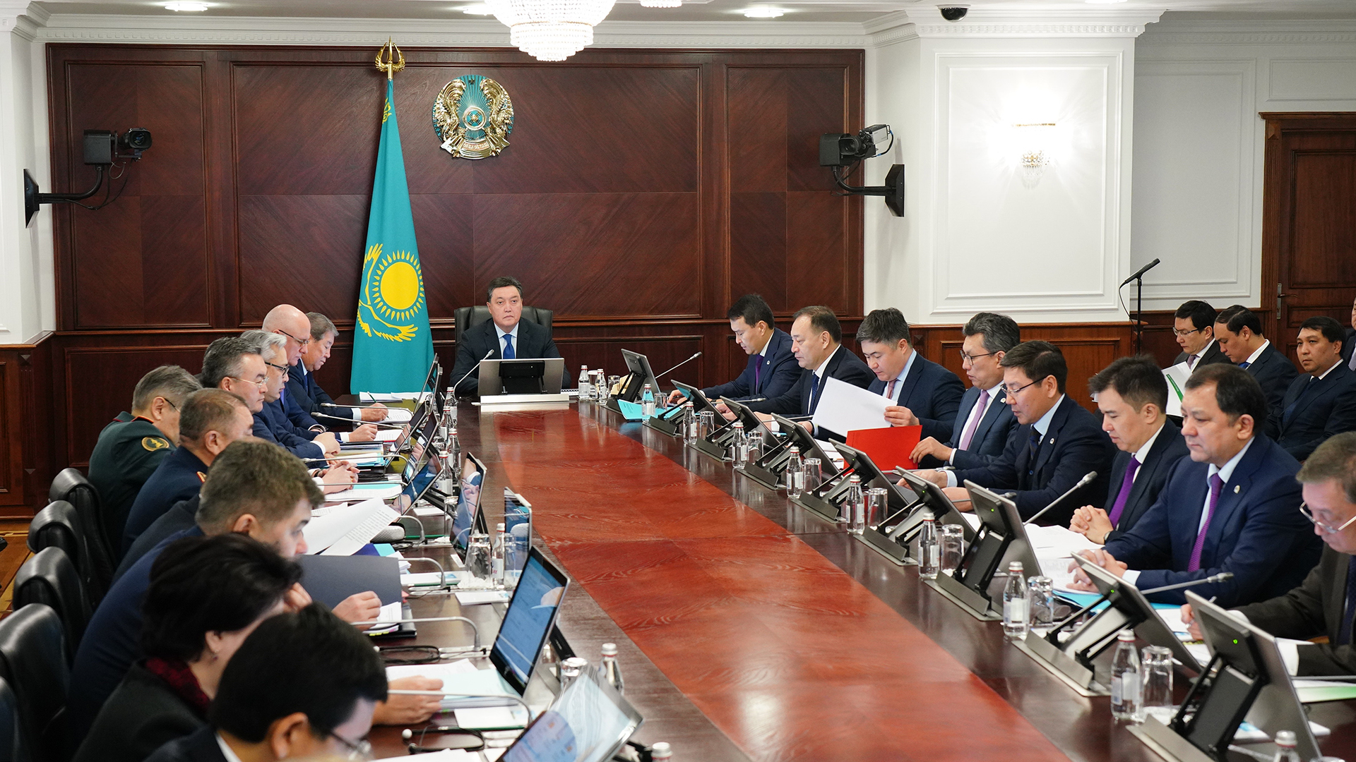 Үкімет басым емес шығыстарды 128,6 млрд теңгеге қысқартады