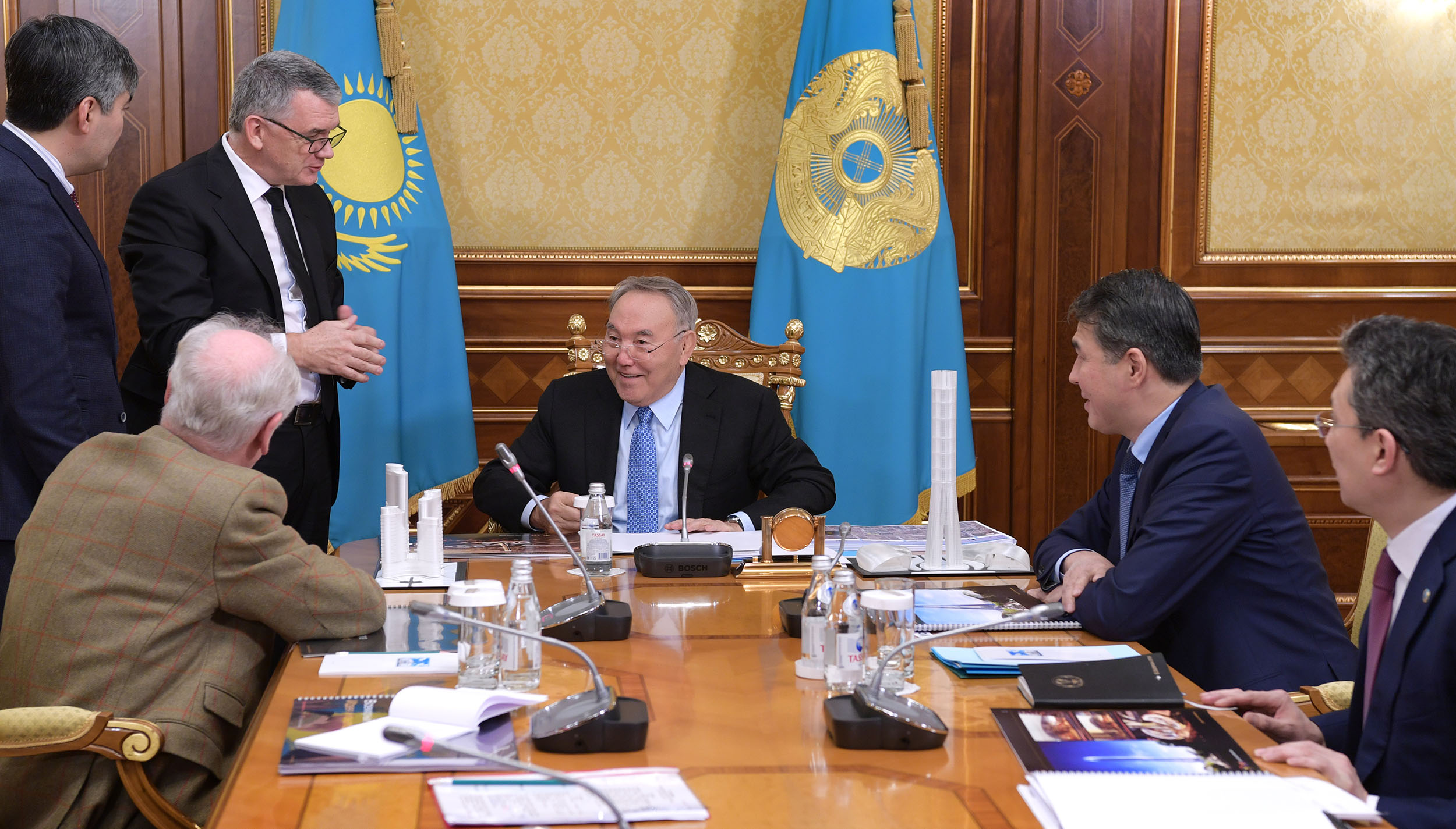 Елбасы Астанада салынатын Дүниежүзілік сауда орталығы ғимаратының жобасын мақұлдады