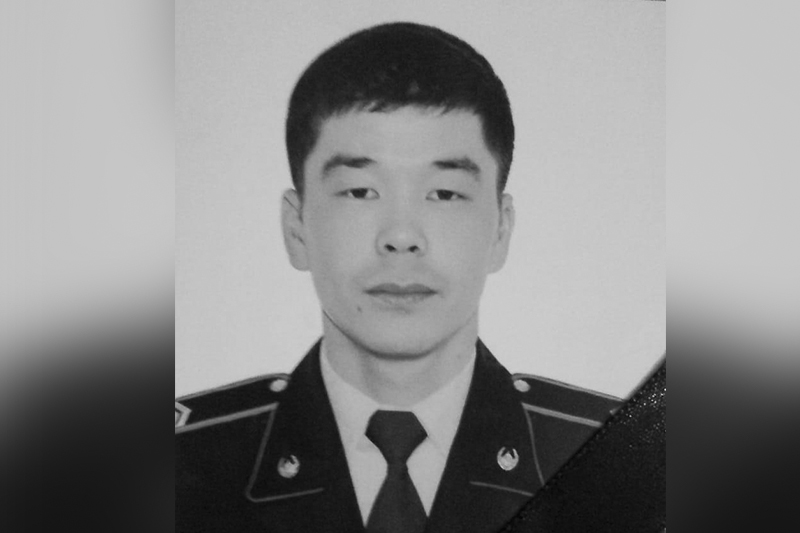 Атырауда полиция қызметкері суға батқан әйелді құтқарып, өзі мерт болды