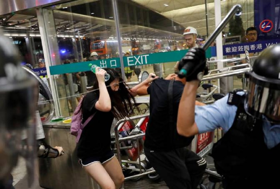 Гонгконгтағы ереуілдер аймақ экономикасын шығынға батыруда 