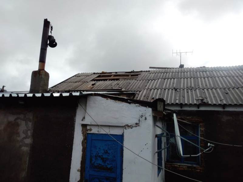 Сильный ветер оставил без света жителей села в Карагандинской области