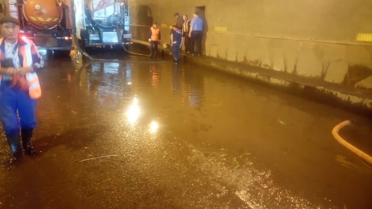 В Алматы спасатели ликвидировали последствия прошедшего дождя