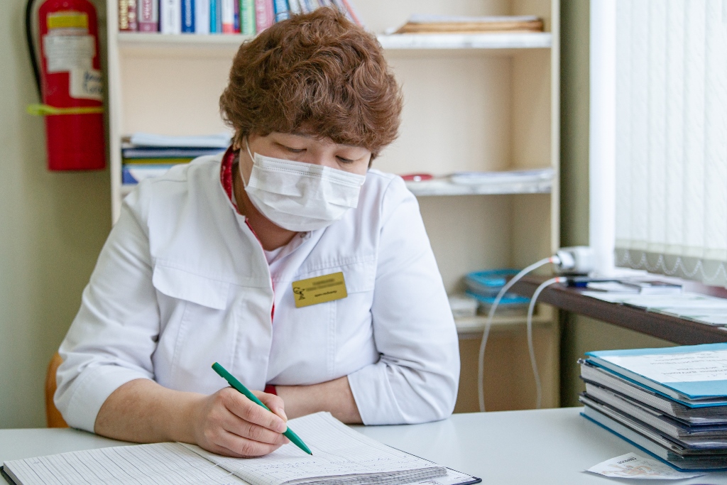 Более 170 тысяч казахстанцев остаются не прикрепленными к поликлиникам