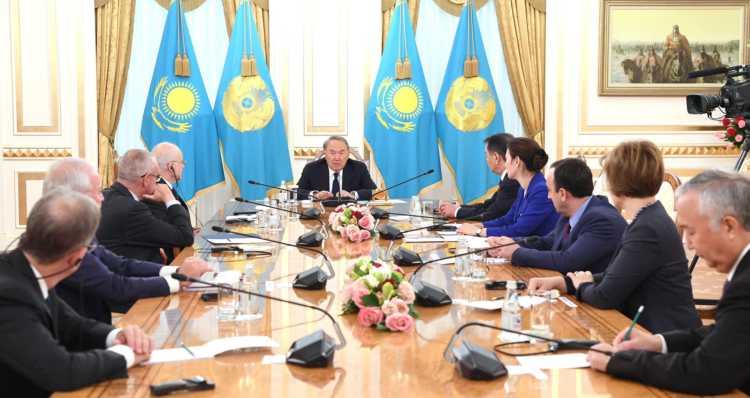 Нурсултан Назарбаев встретился с участниками международной конференции, посвященной Дню Конституции РК