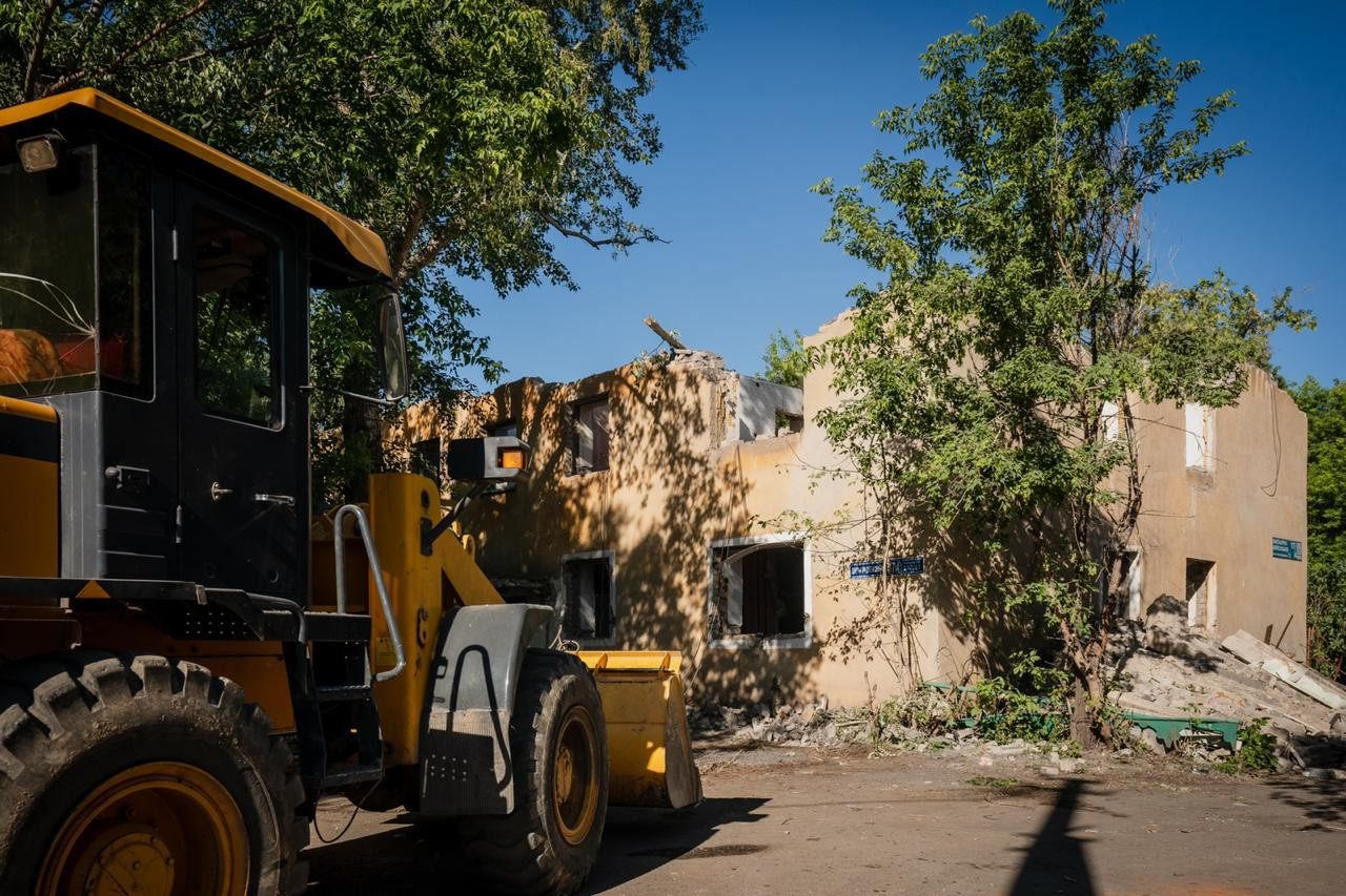 В Нур-Султане начали сносить аварийные дома