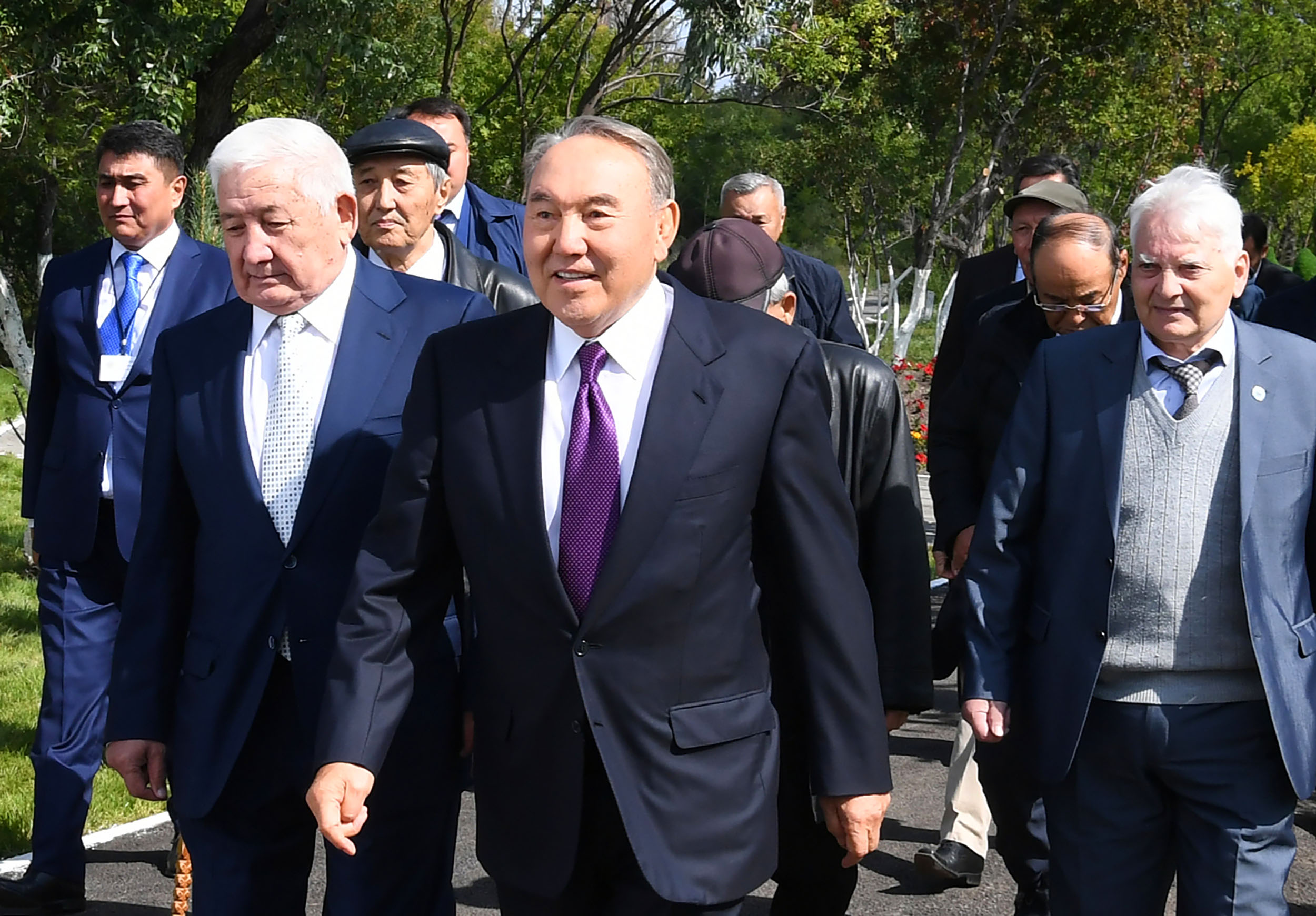 Назарбаев металлургия комбинатында бірге жұмыс істеген бұрынғы әріптестерімен жүздесті