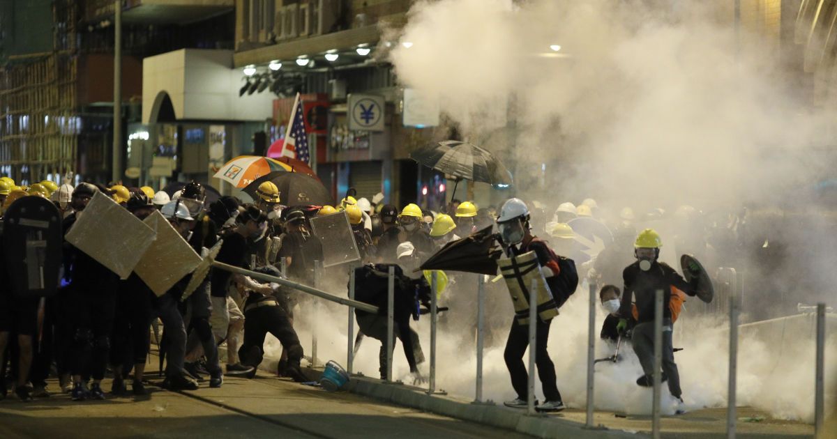 Беспорядки в Гонконге: демонстранты призывают к массовому снятию денег в банкоматах