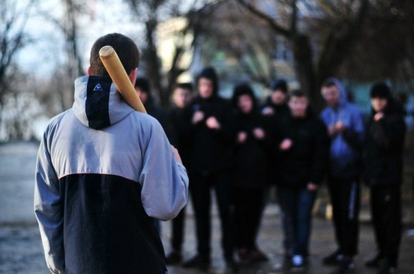 Ақтөбе полиция төбелесуге жиналған екі жүзге жуық жігітті дер кезінде таратты