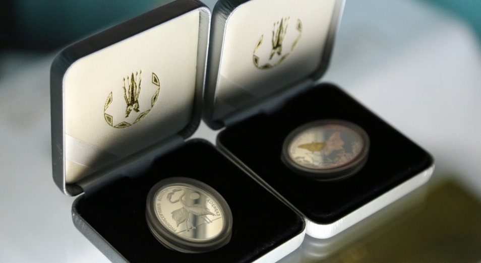 Нацбанк РК выпустил в обращение коллекционные монеты ABAI. 175 JYL