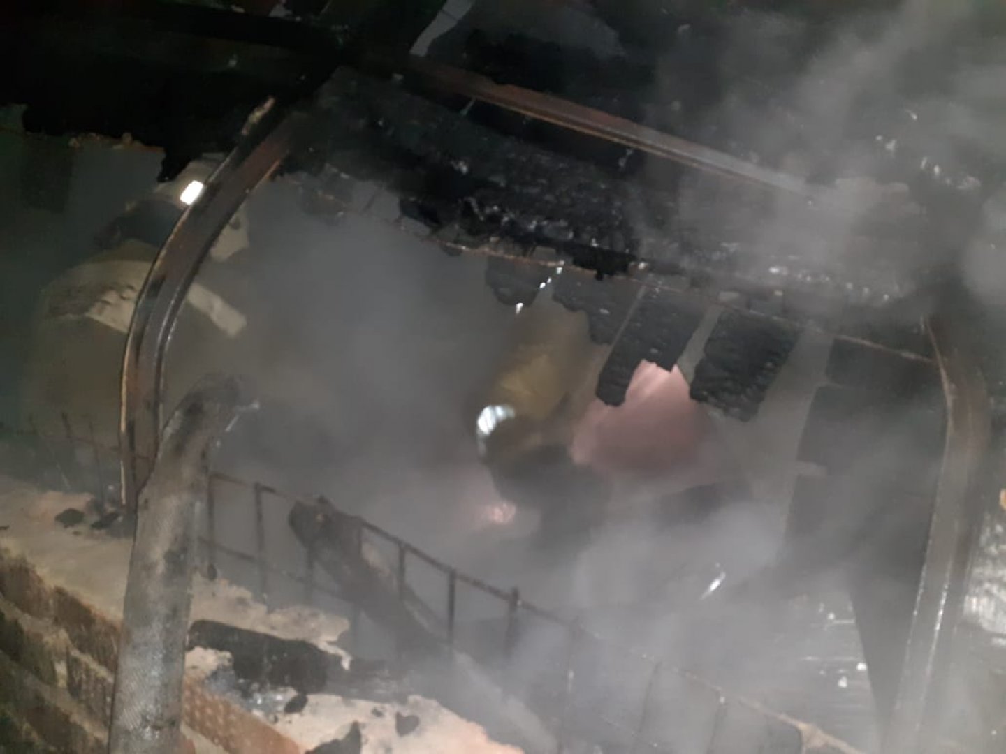Три человека погибли в пожаре в дачном доме в Уральске