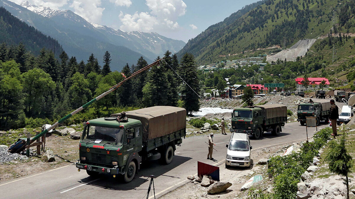 Представители командования Индии и Китая начали переговоры о разведении войск