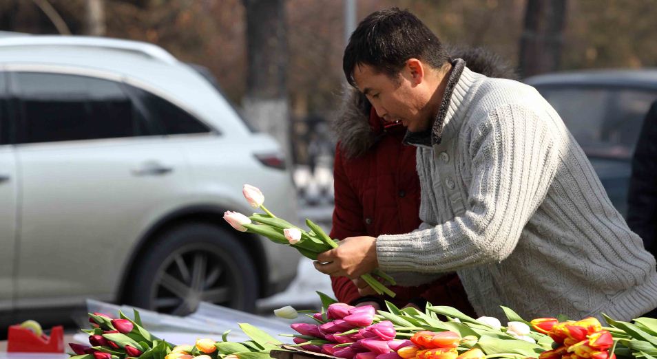 Казахстанцы к 8 марта раскупали эмоции