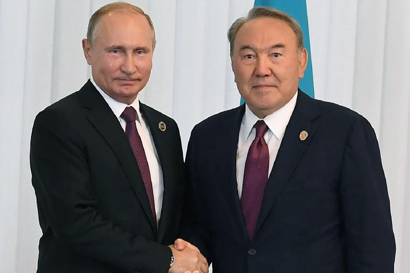 Назарбаев и Путин обсудили российско-украинские отношения  