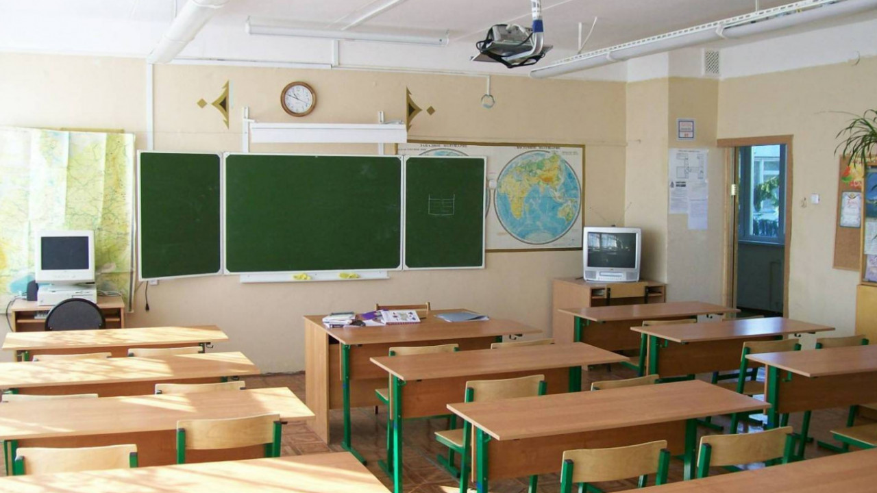 В школах Алматы с 15 сентября разрешена работа дежурных 3-4 классов 