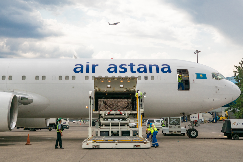 27 тонн лекарств доставили в Алматы самолетом из Индии