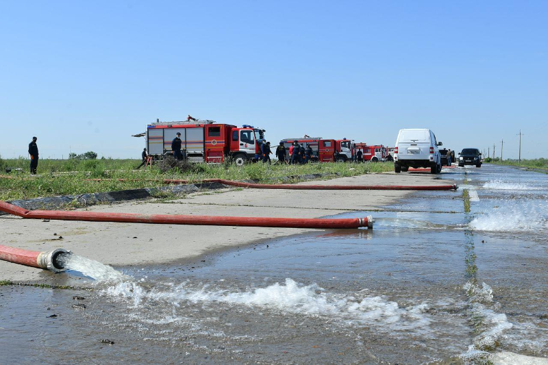 В подтопленных селах Мактааральского района активизировали работу по откачке воды 