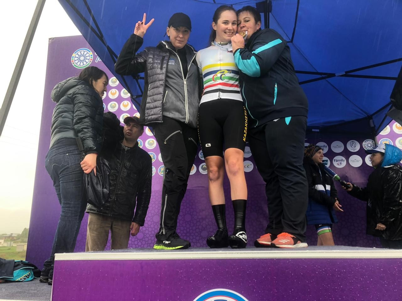 Казахстанка завоевала золото на юниорском ЧА по велоспорту на шоссе   