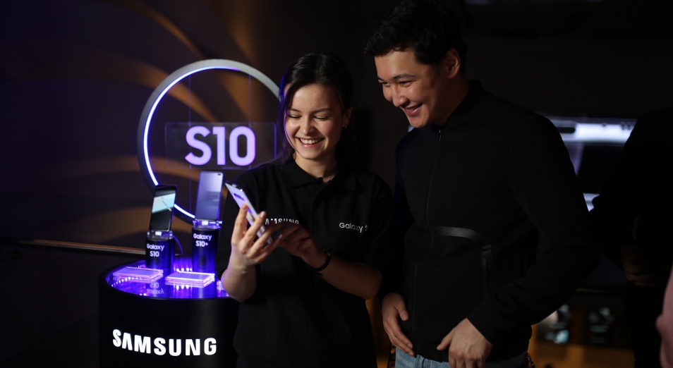 Samsung показал Galaxy S10 в Казахстане до старта продаж