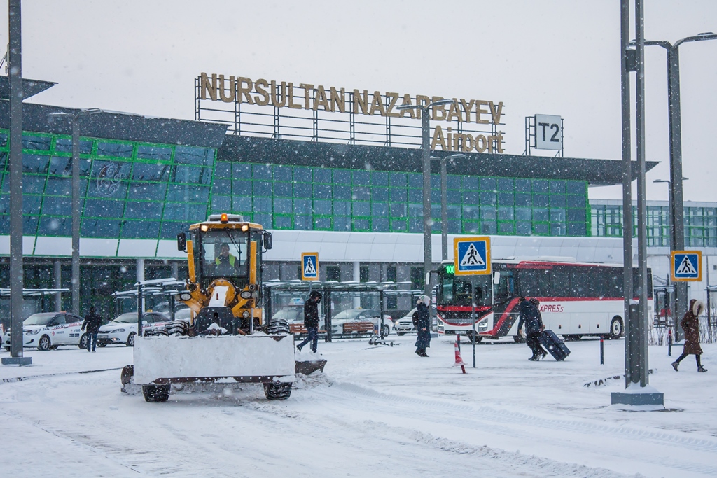 В аэропорту Нур-Султана задержаны все рейсы