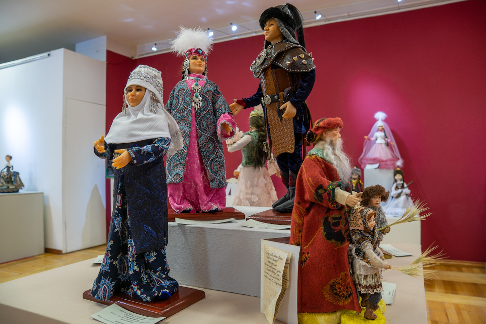 Международная выставка авторской интерьерной куклы открылась в Алматы.