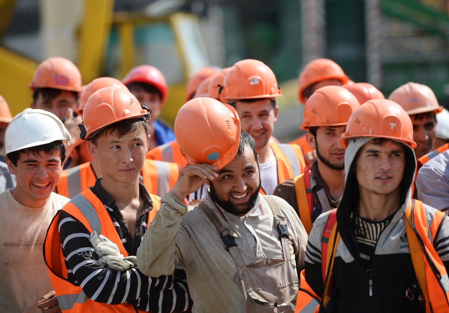 Квоту на привлечение иностранных рабочих в Казахстане сократили на 40%