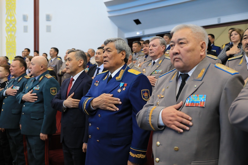 В Астане чествовали лучших военных летчиков