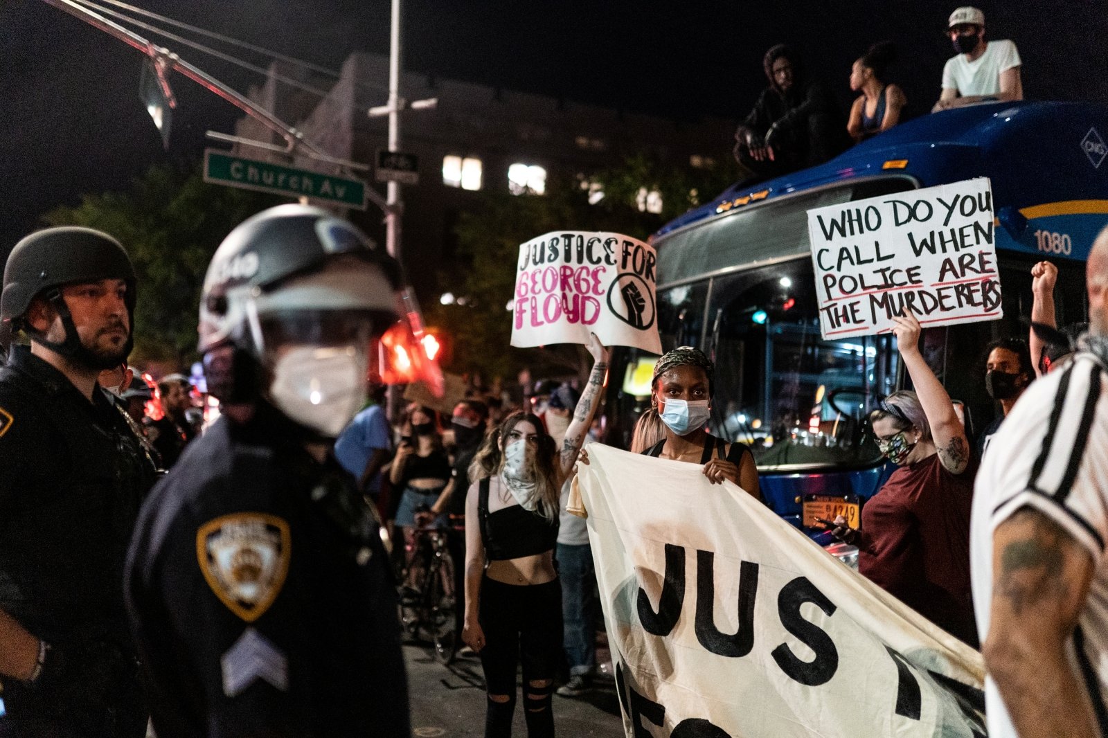 Полицейские арестовали в столице США за ночь больше 300 демонстрантов
