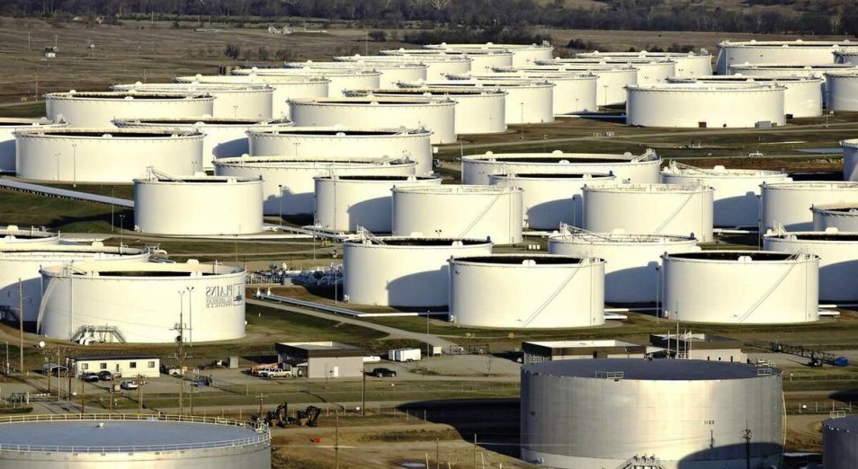 Избыток нефти в хранилищах растет
