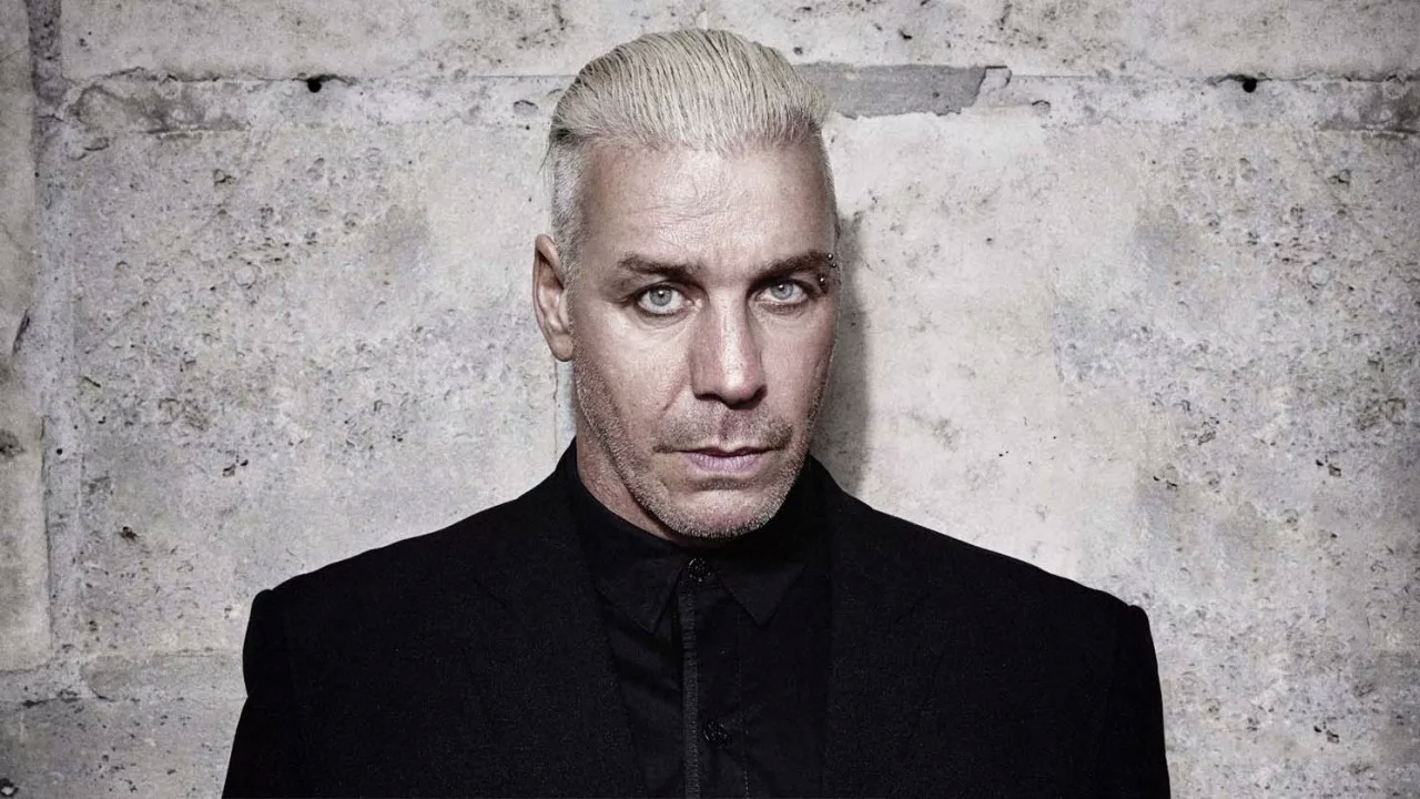 Солист Rammstein представил в Алматы сборник стихов